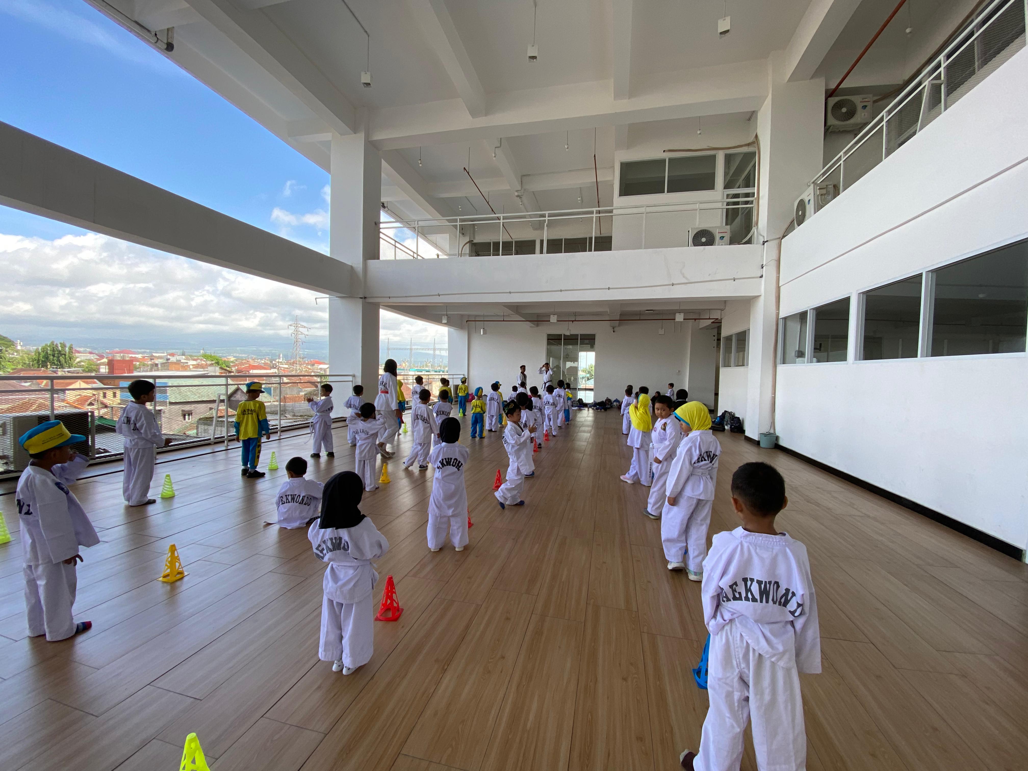 Ekstrakuliker Taekwondo KB-RA Baipas Roudlotul Jannah
