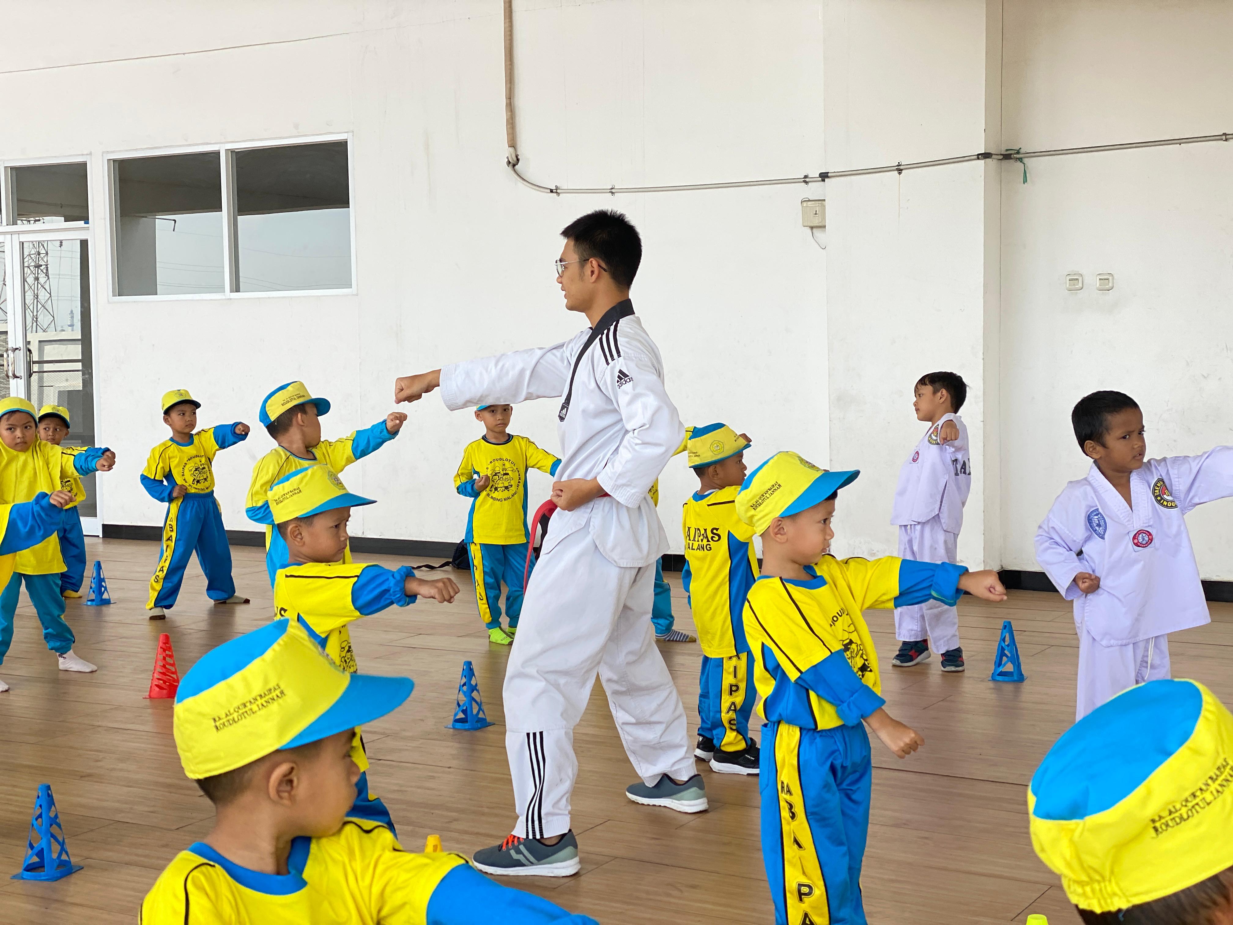EKSTRAKURIKULER TAEKWONDO